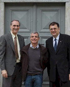 Rev. Geoff Donnan, L; Giorgio Modolo, C; Rev. Paolo Castelina, R, May, 2007, in front of Reformed church pastored by Bartolomeo Maturo e di Pietro Paolo Vergio from 1530-1550.